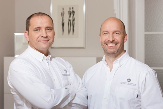 Dr. Med. Christoph Becker & Dr. Med. Cornelia Wachsmuth Dr. med. Christopher Wachsmuth - Plastischer & Ästhetischer Chirurg