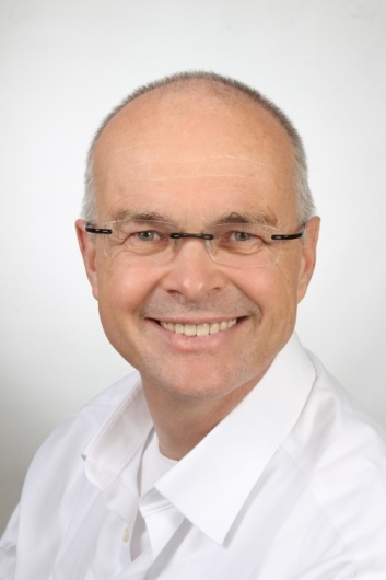 Dr. med. dent. M.Sc. mult. Rainer Roos - Zahnarzt Neuhausen Auf Den Fildern