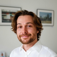 Bild vergrößern: Sam Blum, Zahnarzt Berlin