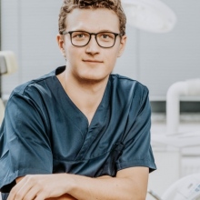 Bild vergrößern: Alexander Schüssler, Zahnarzt Unterschleißheim