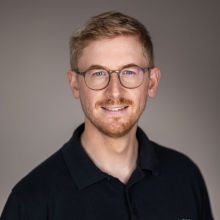 Bild vergrößern: Tim Wichelhaus, Zahnarzt Bergisch Gladbach