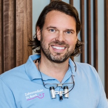 Bild vergrößern: Alexander Boeck, Zahnarzt Weissach