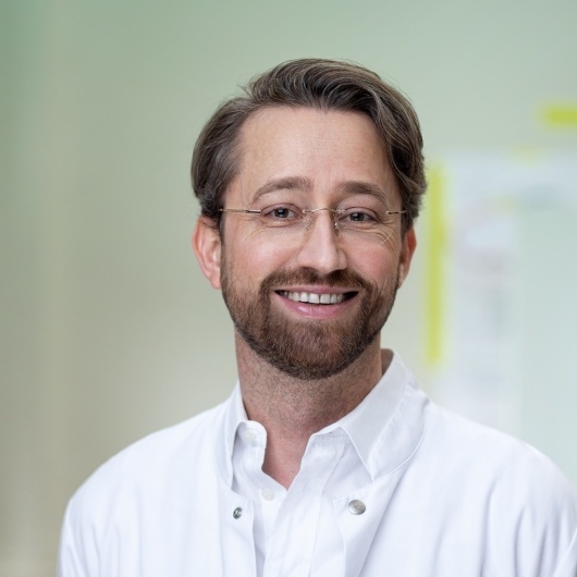 Dr. med. Felix Cromme - Plastischer & Ästhetischer Chirurg Hamburg