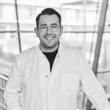 Bild vergrößern: Tonci Mikulic, Plastischer & Ästhetischer Chirurg Stuttgart