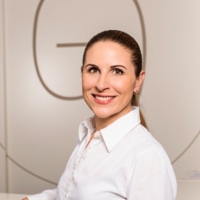 Bild vergrößern: Nadine Ly, Zahnarzt Frankfurt
