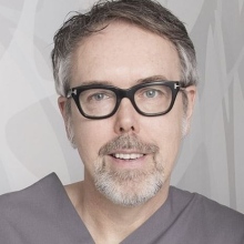 Bild vergrößern: Frank Rösken, Plastischer & Ästhetischer Chirurg München