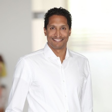 Bild vergrößern: Mathew Muringaseril, Plastischer & Ästhetischer Chirurg Hannover