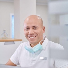 Bild vergrößern: Alejandro Romero, Zahnarzt Aschaffenburg