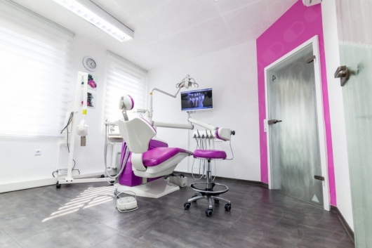 Dr. Stom./ Univ. Nis Dimitrios Papadomanolakis-1