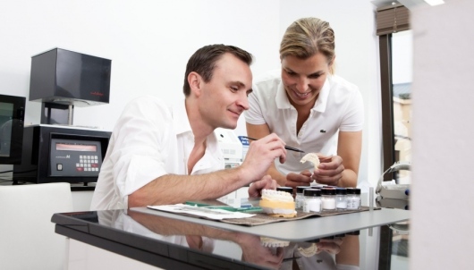 Q1 Zahnärzte Dres. Medya Mardi und Julia Vonholdt  -2