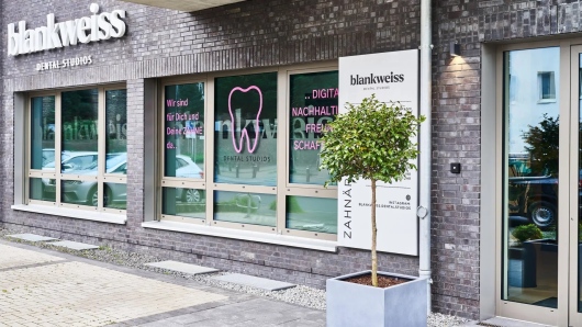Zahnarzt Frechen | blankweiss - dental studios-0