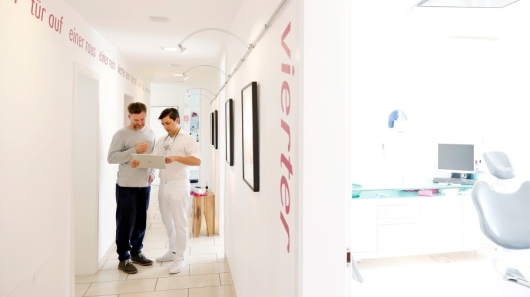 Zahnärzte im Römerweg Praxis für ästhetische Zahnheilkunde  -0