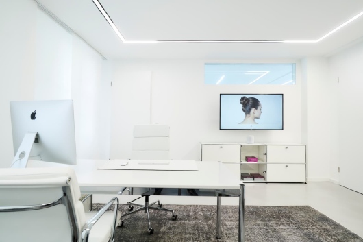 Praxis Dr. Jorjani Aesthetics - Plastische & Ästhetische Chirurgie-2