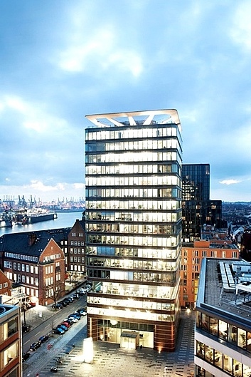 Zahnarztzentrum Astraturm Henrike Blanke Dr. Christian Lampe Daniel Vahrmeyer -2