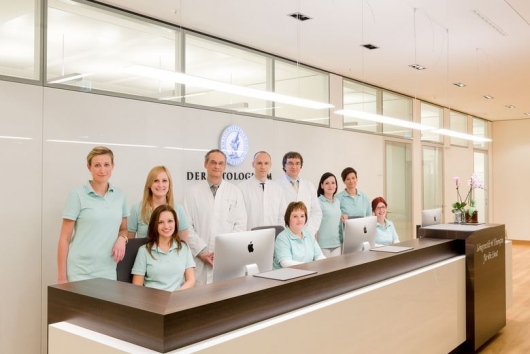 DERMATOLOGIKUM BERLIN Privatärztl. Gemein.Praxis GbR   -0