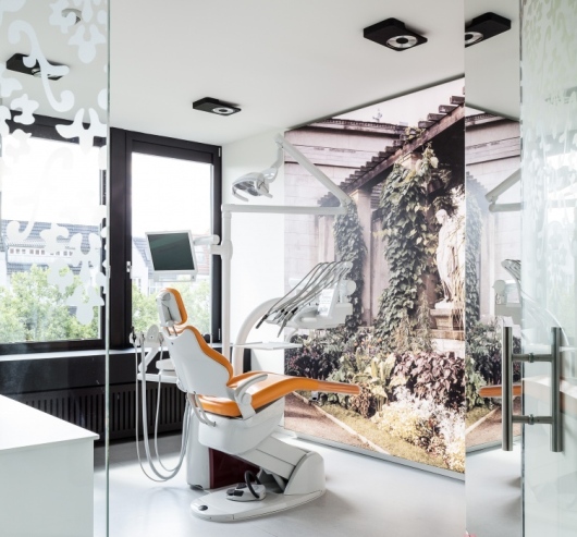 KU64  am Ku´Damm Die Zahnspezialisten Dr. Ziegler & Partner  -1