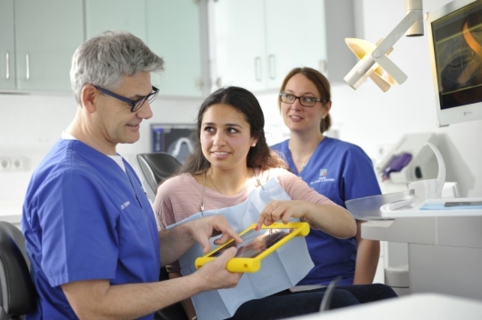 Oralchirurgisch-Zahnärztliche Gemeinschaftspraxis Dr. Fichna & Kollegen  -1