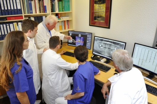 Prof.Dr. Dhom & Kollegen MVZ GmbH   -1