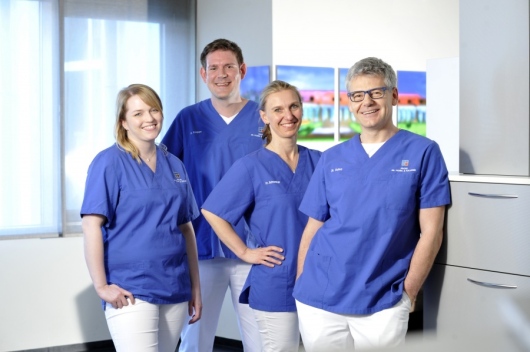 Oralchirurgisch-Zahnärztliche Gemeinschaftspraxis Dr. Fichna & Kollegen  -0