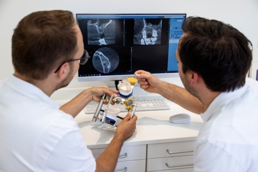 Zahnarztpraxis Dres. Tomas Hoischen und Matthias Kelch  -1