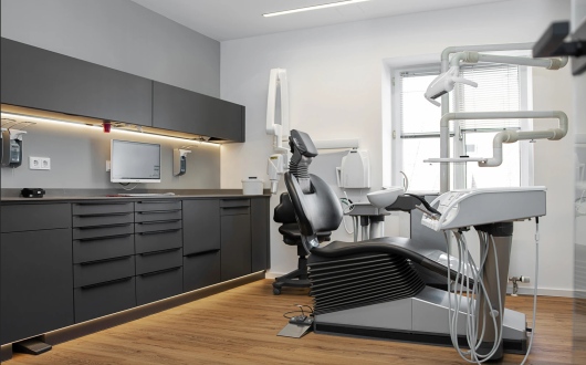 Zahnmedizin am Löwenbrunnen Dr.med.dent. Florian Beck Zahnarzt-1