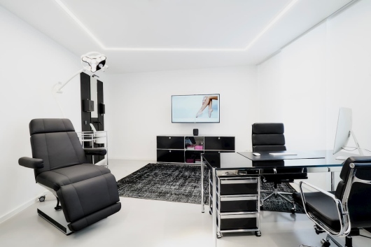 Praxis Dr. Jorjani Aesthetics - Plastische & Ästhetische Chirurgie-1