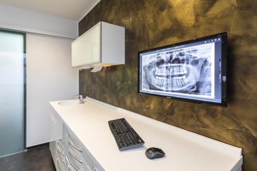 Weißraum-clinic: Dentalästhetik und Zahnimplantate Siegerland Dr. Tim Nolting MSc. Zahnarzt-0