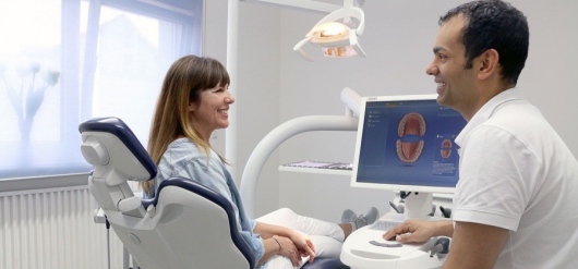 Dr. Vanessa Mouchairefa und Dr. Tarek Mouchairefa   -0