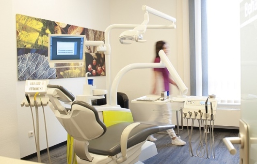 MUNDIUM IM MARE KLINIKUM Department Zahnheilkunde Dres. Udo Reichert und Peter Brauckmann -1