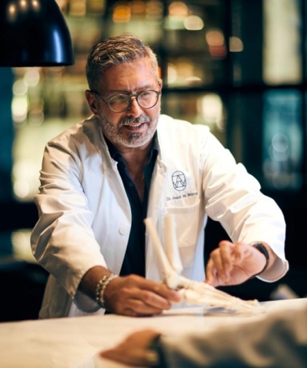 Experts First, Die Knochendocs Dr.med. Wolfram Wenz und Prof.Dr. Michael Akbar  -2