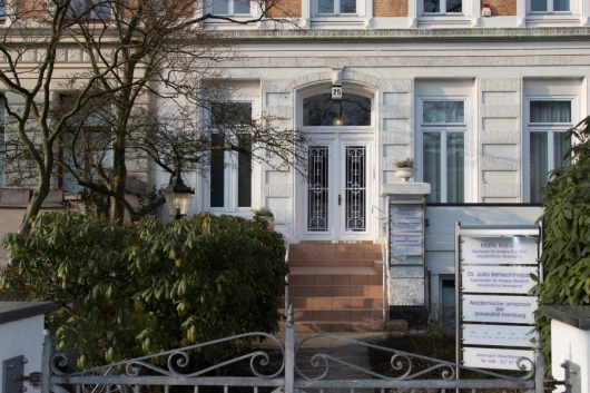 Gem.Praxis Graumannsweg Malte Harder und Dr.med. Julia Behechtnejad  -2