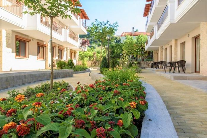 Apanemia Aparthotel By Flegra Hotels 11