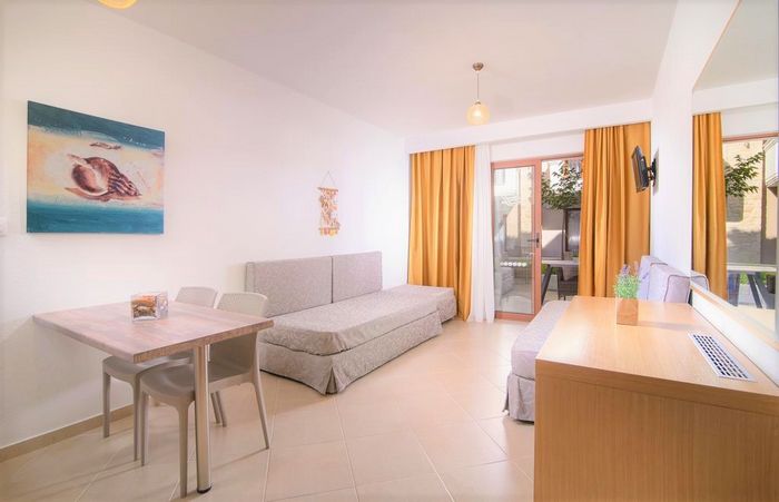 Apanemia Aparthotel By Flegra Hotels 8