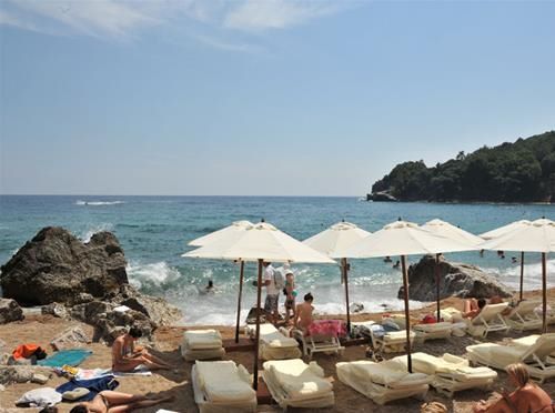 Avala Resort & Villas 11