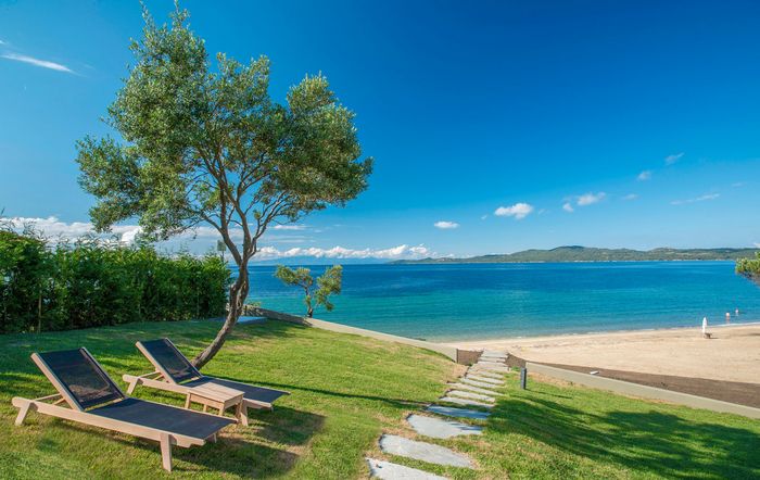 Avaton Luxury Resort 8