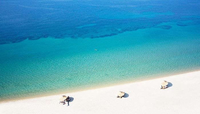 Avaton Luxury Resort 9