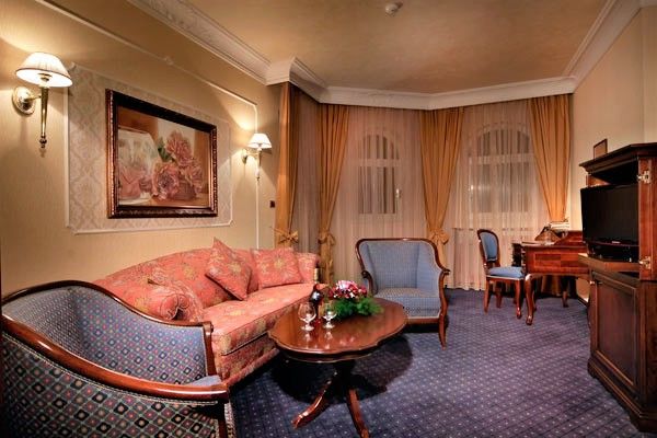 Festa Winter Palace 6