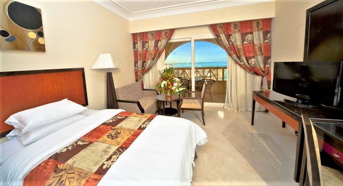 Hotel Amc Royal Resort