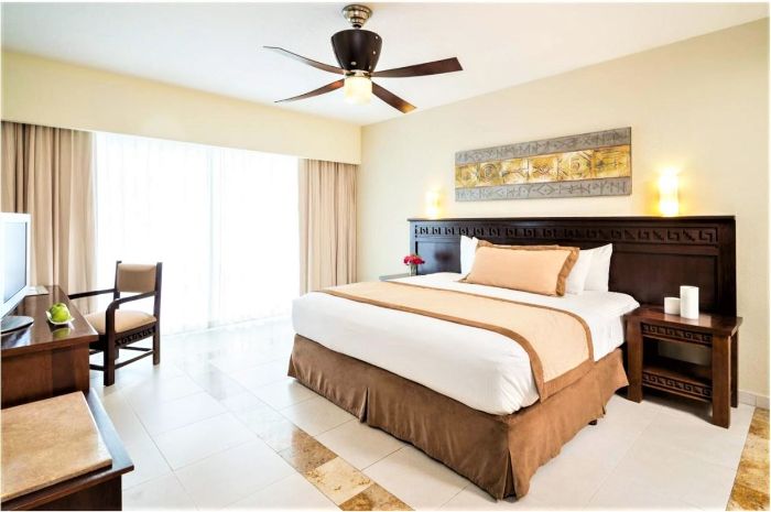 Hotel Bluebay Grand Esmeralda