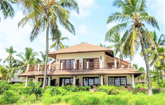 Hotel Breezes Beach Club And Spa