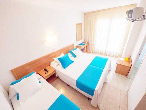 Hotel Checking  Pineda Costa Brava