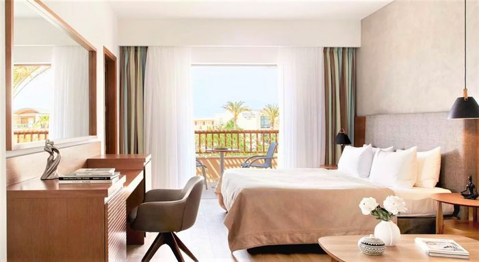 Hotel Minoa Palace Resort And Spa