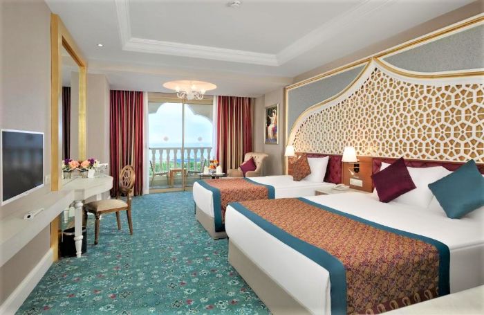 Hotel Royal Taj Mahal Side