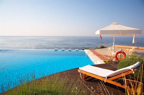 Hotel Ramada Plaza By Wyndham Thraki