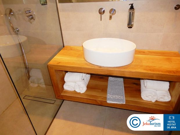 Poze Admiral Tsilivi 8