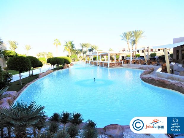 Poze Coral Sea Holiday Resort & Aqua Park 9