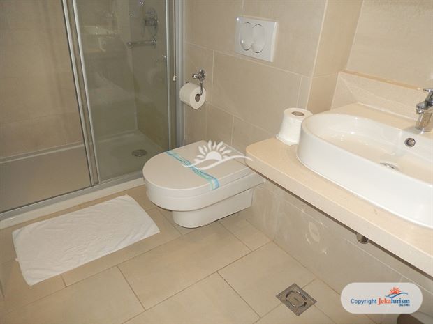 Poze Carine Delfin Muntenegru