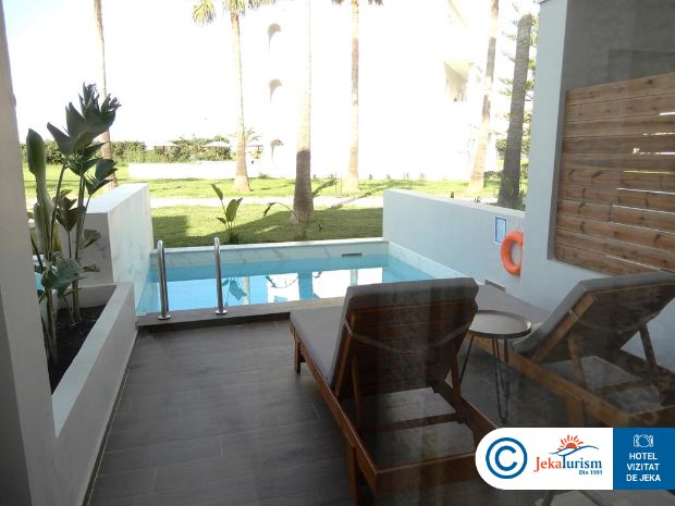 Poze Delfina Tropic Beach 8