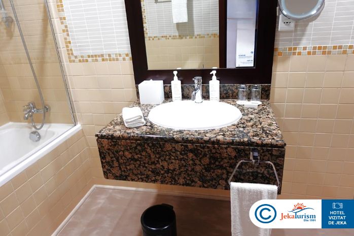 Poze Delta Hotels By Marriott Jumeirah Beach 7