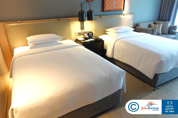 Poze Four Points By Sheraton Phuket Patong Beach Resort Thailanda